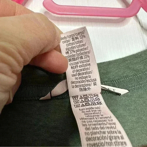 Victoria’s Secret T-Shirt Front Pocket Green / White Embroidery Size Extra Large - Picture 7 of 16